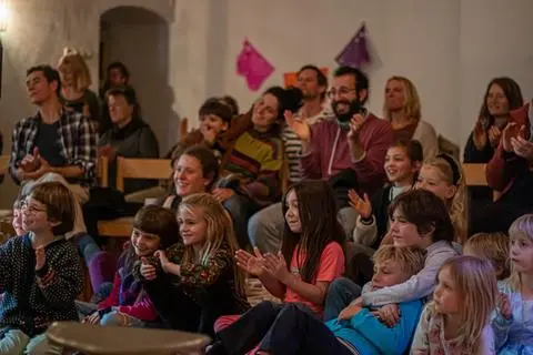 Besucher können zu einzelnen Programmpunkten oder zur gesamten Veranstaltung kommen. 