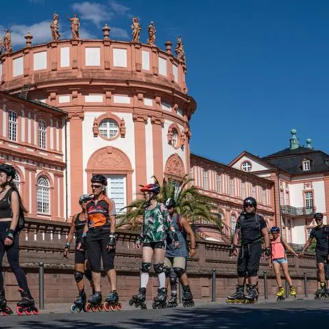 Von Kastel bis Rüdesheim ging die Inliner-Tour - vorbei am Biebricher Schloss.
