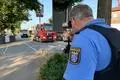 Wachpolizist Björn Lübcke misst am Donnerstag die Geschwindigkeit der Auto- und Lkw-Fahrer, die aus Hermannstein raus- und aus Richtung Blasbach reinfahren. In eineinhalb Stunden sind lediglich drei zu schnell unterwegs. 