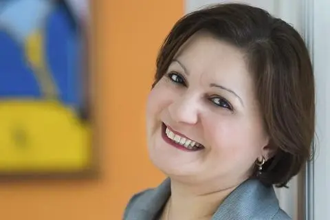 Die Knigge-Expertin Sibel Güler aus Wiesbaden. Foto: Alexa Sommer
