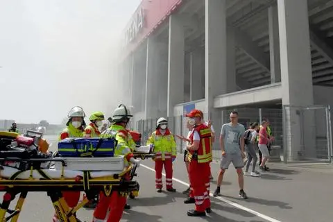 140 Verletzten-Darsteller:innen waren von den 630 Einsatzkräften bei der Großübung des Arbeiter-Samariter-Bundes im Mainzer Stadion medizinisch zu versorgen und zu betreuen.