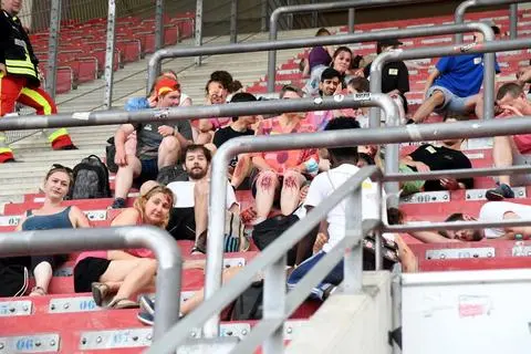 140 Verletzten-Darsteller:innen waren von den 630 Einsatzkräften bei der Großübung des Arbeiter-Samariter-Bundes im Mainzer Stadion medizinisch zu versorgen und zu betreuen.