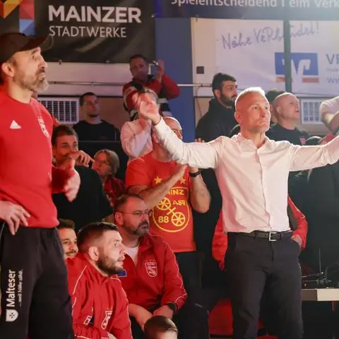 Riungen 88 gegen ASV Schorndorf Finalkampf Deutsche Meisterschaft in Mainz Mombach - Cheftrainer David Bichinashvili Foto: Sascha Kopp / VRM Bild
