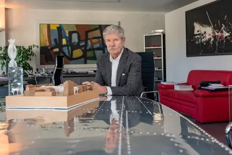 Seine Vision wird Wirklichkeit: Der Wiesbadener Kunstsammler Reinhard Ernst schenkt seiner Wahlheimat ein Museum. Dort wird seine rund 700 Werke des amerikanischen abstrakten Expressionismus, des europäischen Informel und japanischer Künstler umfassende Sammlung gezeigt. Foto: Jörg Halisch