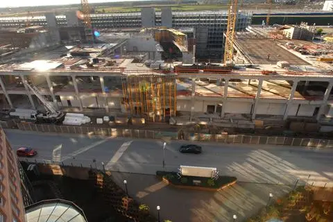Im Jahr 2008 entstand die Eingangsfassade des Loop 5. 