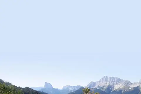 Blick über die Gipfel des Vercors mit dem Mont Aiguille. Foto: Heidi Siefert