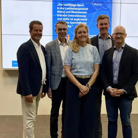 Vorstand und Geschäftsstellenleitung der Sportstiftung Rheinhessen & Mainz: (von links) Hans Beth, Peter Jost, Tanja Wegener, Martin Steffes-Mies und Dr. Johannes Hancke.