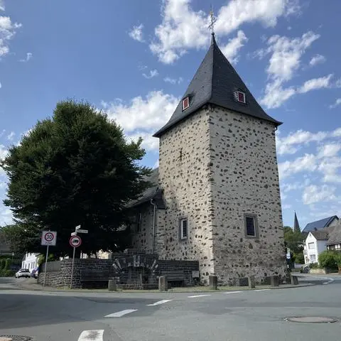 Sorgenkind Allendorf: Die Sanierung der Ortsdurchfahrt steht ganz oben auf der Prioritätenliste der Gemeinde Greifenstein. Die Arbeiten sollen im kommenden Jahr starten.