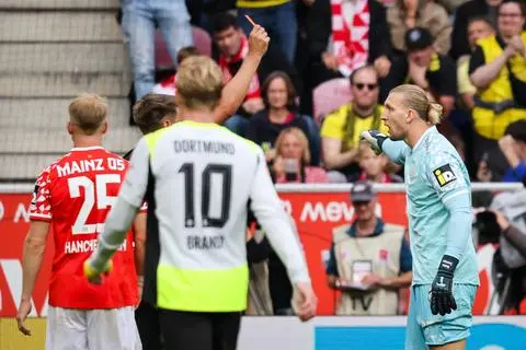 1. FSV Mainz 05 gegen Borussia Dortmund - 1. Bundesliga Saison 2025/26 - Rote Karte Robin Zentner
