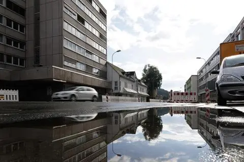 Karl-Kellner-Ring: Der Umbau zur normalen Stadtstraße bietet die Chance, seine Barrierewirkung zu verringern, heißt es im Rahmenplan für Wetzlar. (Archivbild)