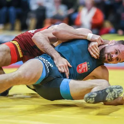 mzspor - DRB BIRTAT 1. Bundesliga - SV Alemannia Nackenheim - ASV Mainz 88 - 03.12.22, FREISTIL 71 - Islam Dudaev (rot/Nackenheim) - Aleksander Semisorow (blau/ASV), - Foto: René Vigneron