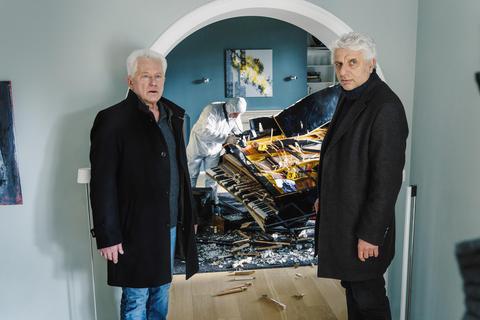 In der Musikszene ermitteln Ivo Batic (Miroslav Nemec) und Franz Leitmayr (Udo Wachtveitl) diesmal – und stoßen dabei  auf einen übel demolierten Flügel. Foto: BR