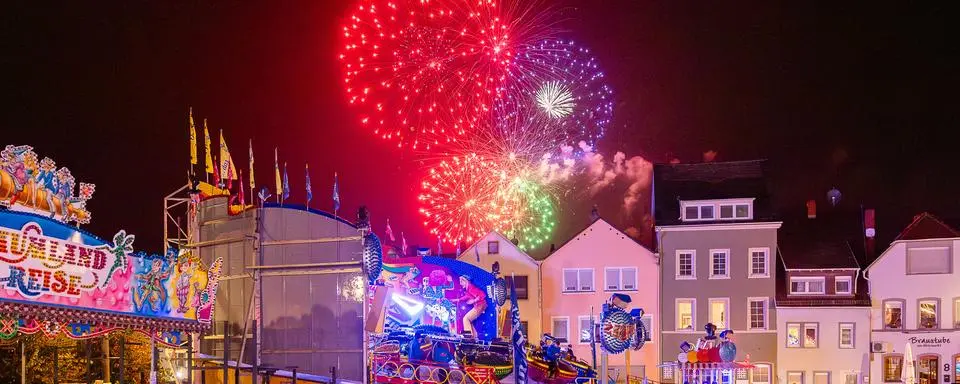 Unser Archivbild zeigt das Feuerwerk beim Alzeyer Winzerfest im September 2024. (Archiv +)