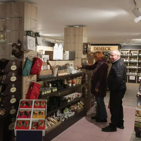 Vergrößert: Die Destillerie Deheck hat nicht nur die Räume der ehemaligen „Tee-Ecke“ dazugenommen, sondern auch die schon seit vergangenem Jahr leer stehenden Räumlichkeiten der ehemaligen Brunnen-Apotheke.