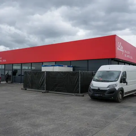 Große Ereignisse werfen ihre Schatten voraus: In dieser Halle mit dem "Eli Lilly"-Logo im Industriegebiet Ost soll sich die Veranstaltung zum ersten Spatenstich am 8. April abspielen.