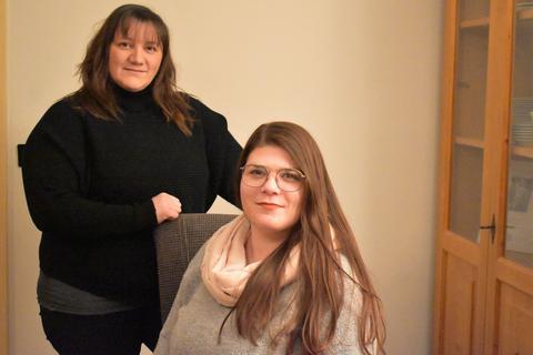 Cara Susan Richter (rechts) und Martina Hünting haben sich mit Astrazeneca gegen das Corona-Virus impfen lassen. In dieser Zeitung berichten sie von ihren Erfahrungen.  Foto: Nathalie Doleschel