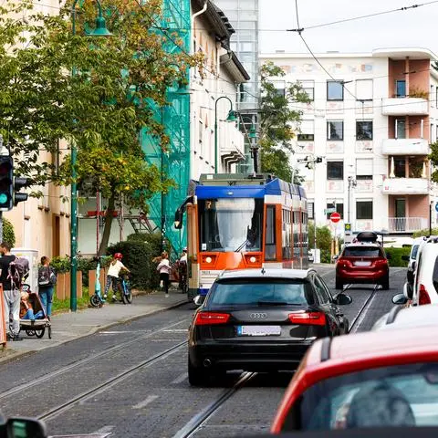 Einmal alles neu: Über zweieinhalb Jahre soll in Bessungen alle Leitungen, Kanal, Verkehrswege und Straßenbahngleise mit Haltestellen an der Linie 3 erneuert werden.