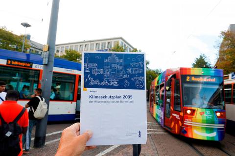 Der städtische Maßnahmenkatalog für die Mobilitätswende umfasst zwölf Punkte. Foto: Guido Schiek 