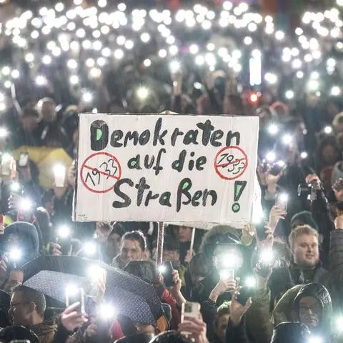 Rund 17.000 Menschen demonstrierten nach Angaben der Polizei in Darmstadt für Toleranz und Vielfalt.