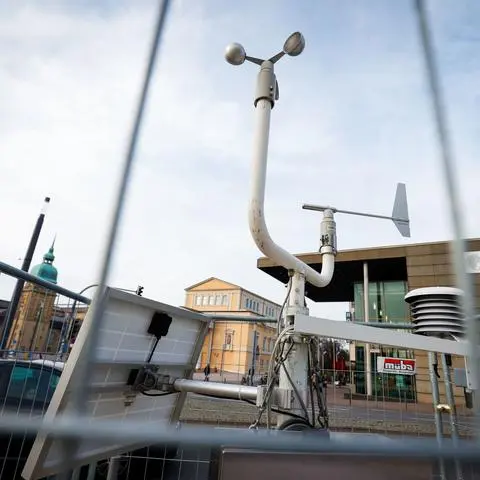 Die neue Wetterstation vor dem Darmstadtium. 