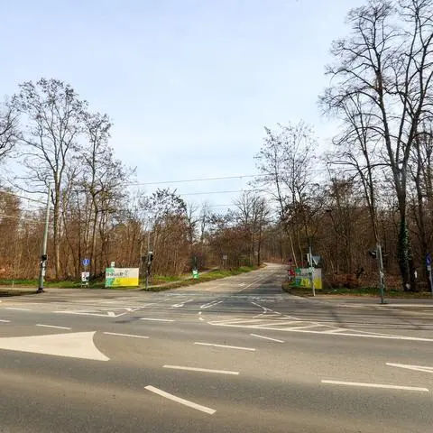 Einmündung der Cooperstraße auf die Heidelberger Landstraße in Darmstadt.