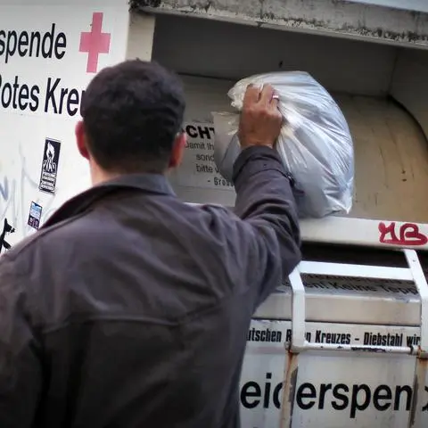 Pro Jahr kommen in Deutschland rund eine Million Tonnen an Altkleiderspenden zusammen. 