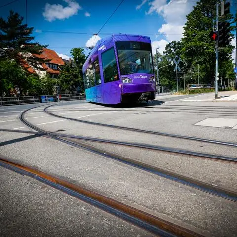Im Herbst werden die bestellten neuen Straßenbahnen vorerst nicht geliefert werden können, was Auswirkungen auf den Verkehr in Darmstadt und Griesheim hat. 