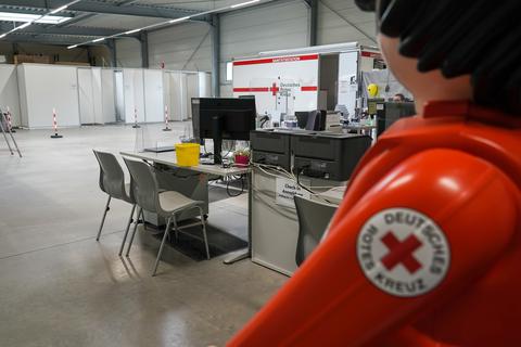 Gewappnet für einen steigenden Andrang: Beim Impfzentrum in Alzey bleiben die Türen bis Jahresende geöffnet. Mindestens. Foto: pakalski-press/Boris Korpak/Archiv