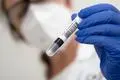 Eine Blutprobe für einen Coronatest.