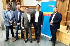 Im Orgel-Art-Museum präsentieren sich die ersten fünf Kandidaten der FDP-Liste für den Kreistag (v.l.): Kirns Stadtbürgermeister Frank Ensminger, Eugen Krax, Thomas Bursian, der Bad Kreuznacher Oberbürgermeister Emanuel Letz und Christoph Anhäuser.