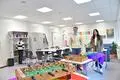 Lehrerin Melda Sezgin und Frederik aus dem Abiturjahrgang präsentieren den neu gestalteten Raum der Anti-Rassismus AG.