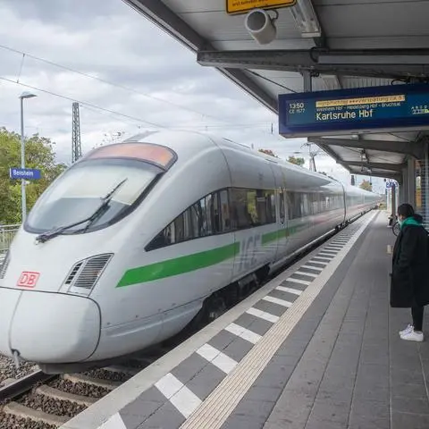 Die Deutsche Bahn sichert nach einem gemeinsamen Schreiben der Städte Bensheim und Weinheim den Erhalt der dortigen ICE-Bahnhöfe zu.