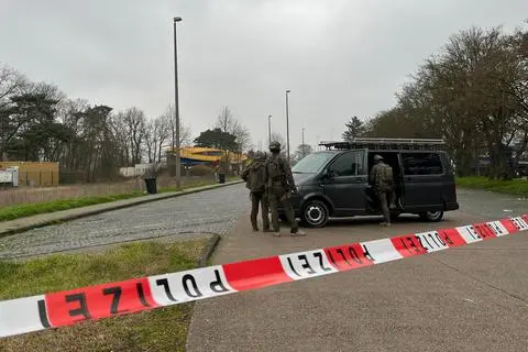 SEK-Einsatz an der Autobahnraststätte Alsbach West an der A5. 