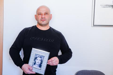 Ali Görgü verlor seine Schwester Nilüfer 2007 durch Mord. Damit zu leben, so lange der Täter auf freiem Fuß ist, fällt schwer.