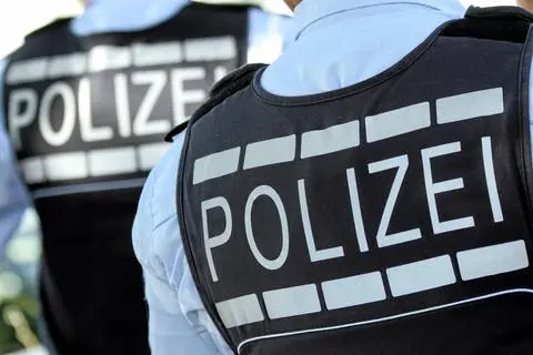 Beamte der Polizei und Staatsanwaltschaft haben am Mittwoch in den Räumlichkeiten der Stadt Gießen am Berliner Platz diverse Unterlagen und Speichermedien sichergestellt. Unser Foto ist ein Symbolbild.