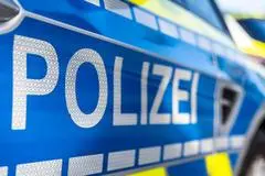 Die Polizei hat über einen Unfall informiert. 