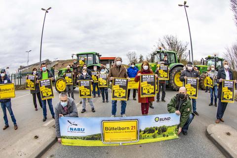 Protestaktion gegen die geplante Anlagerung von Abbruchmaterial aus dem Atomkraftwerk Biblis auf der Büttelborner Mülldeponie im März 2020