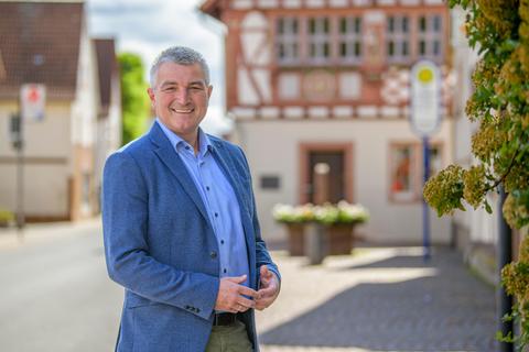 Der SPD-Politiker Marcus Merkel ist seit 2019 Bürgermeister von Büttelborn. Wie fällt seine Halbzeitbilanz aus?  Foto: Robert Heiler 