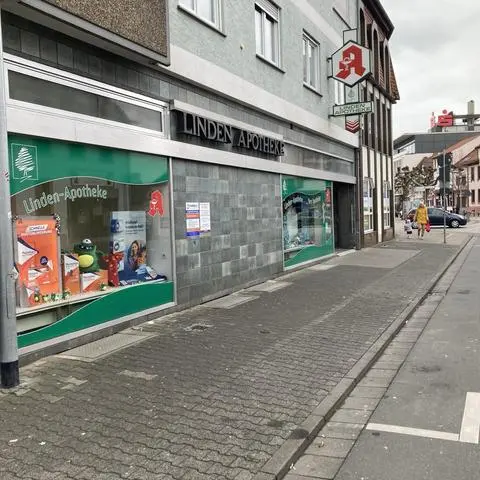 So soll es vor der Linden-Apotheke in Groß-Gerau in Zukunft häufiger aussehen: Ab 4. März soll hier tagsüber eine Halteverbotszone eingerichtet werden. Die Stadt reagiert damit auf Schwierigkeiten im Begegnungsverkehr vor allem für Busse und Lastwagen. 