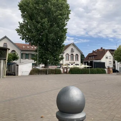 Der Groß-Gerauer Marktplatz mit dem Alten Amtsgericht im Hintergrund. Das Team der Gaststätte „Altes Gericht“ hat jetzt einen Fotowettbewerb gestartet.