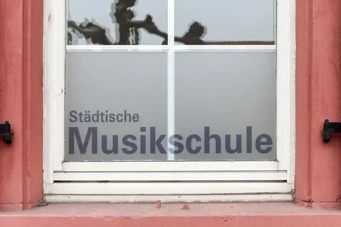 Groß-Geraus städtische Musikschule ist im Alten Amtsgericht beheimatet. Dozenten, Eltern und Schüler bangen um den Fortbestand der Einrichtung, die 2023 ihr 50-jähriges Bestehen feierte.