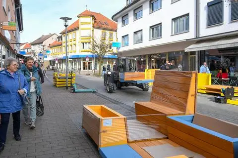 Die neuen Stadtmöbel in der Darmstädter Straße sorgen in Groß-Gerau für kontroverse Diskussionen. Die CDU moniert, dass die Stadtverordneten nicht richtig eingebunden worden seien.