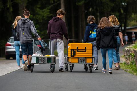 Dieses Jahr soll es wieder auf Klassenfahrt gehen. Nun hat das Land die Kostenobergrenzen verdoppelt.