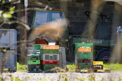 Zwei Jahre lang nicht kontrolliert: Die Firma Maus in Gernsheim, die Obst und Gemüse vertrieb, wurde als Ausgangspunkt verunreinigter Lebensmittel identifiziert und geschlossen.   Foto: Robert Heiler