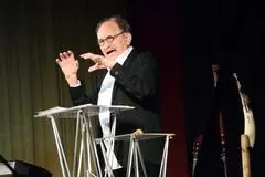 Der Schauspieler und Musiker Walter Renneisen gastierte am Samstag in seiner Heimatstadt Raunheim.