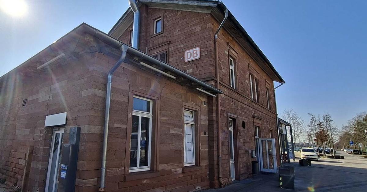 Das Bahnhofsgebäude in Raunheim soll saniert werden