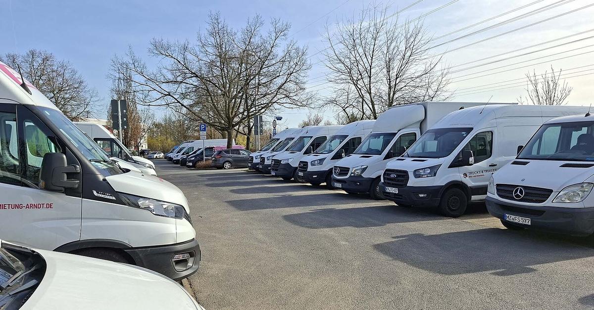 Dauerparkende Transporter sorgen für Unmut in Raunheim