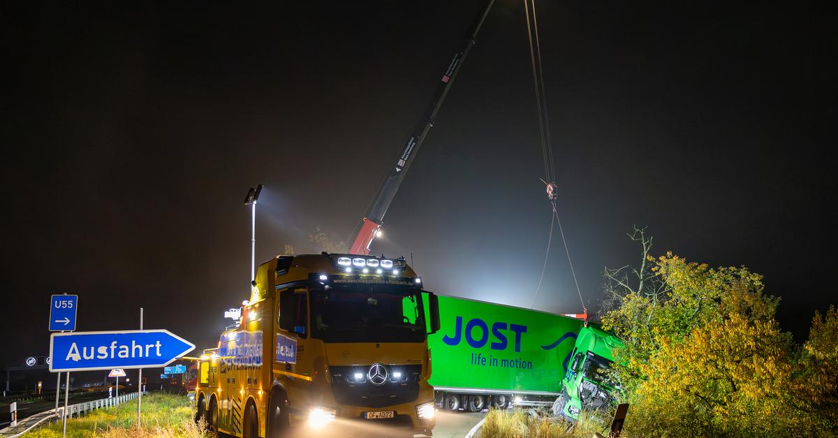 Lkw-Unfall auf A3: Ausfahrt bei Raunheim blockiert