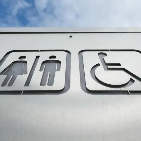 Auf dem Bahnhofsvorplatz in Raunheim soll eine Toilettenanlage entstehen. Das wird aber wohl noch etwas dauern.