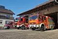 Die Fahrzeuge der Feuerwehr Wolfskehlen sind derzeit in einer Scheune der Familie Schäfer untergebracht. Bis Mitte Juli soll eine Leichtbauhalle am Feuerwehrgerätehaus aufgestellt werden.